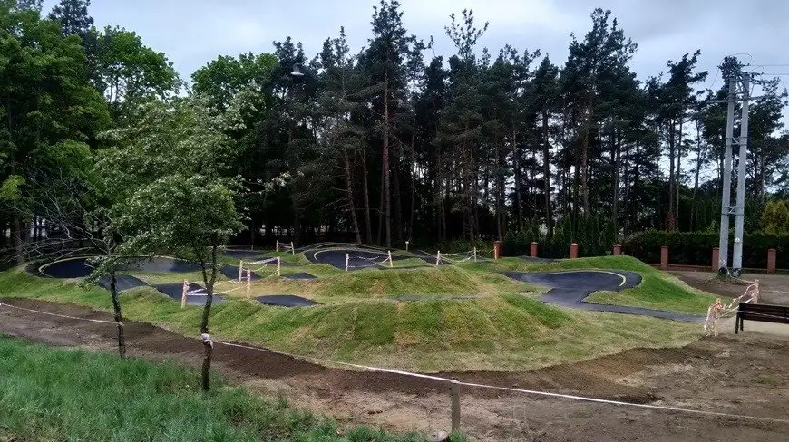 Pokazy rowerowe na pumptracku w Mrągowie