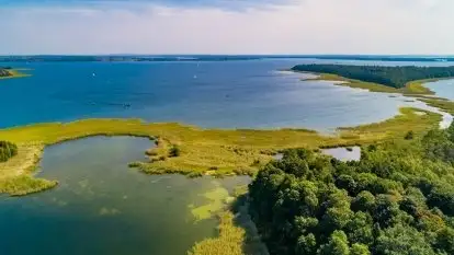 To warto zobaczyć. Romantyczna i tajemnicza wyspa na jeziorze Mamry