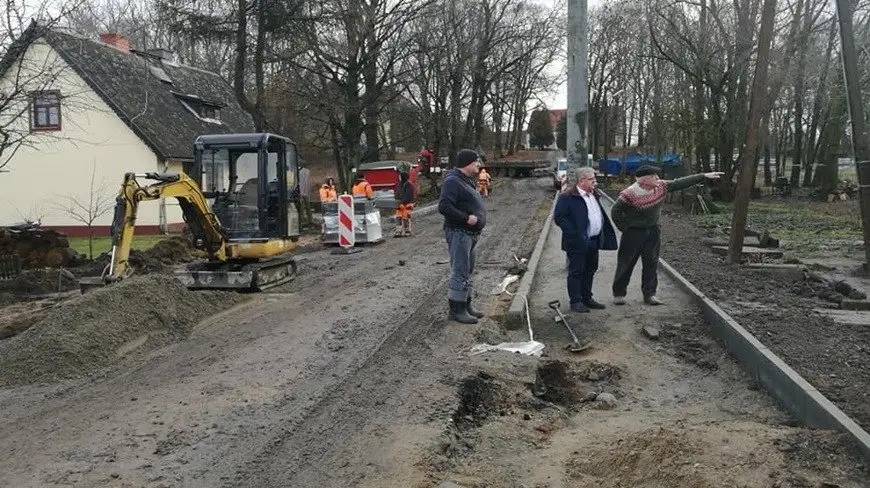 Trwa budowa drogi do pałacu w Sztynorcie