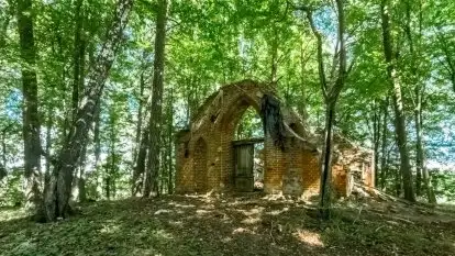 To warto zobaczyć. Tajemnicza kapliczka w Dobie