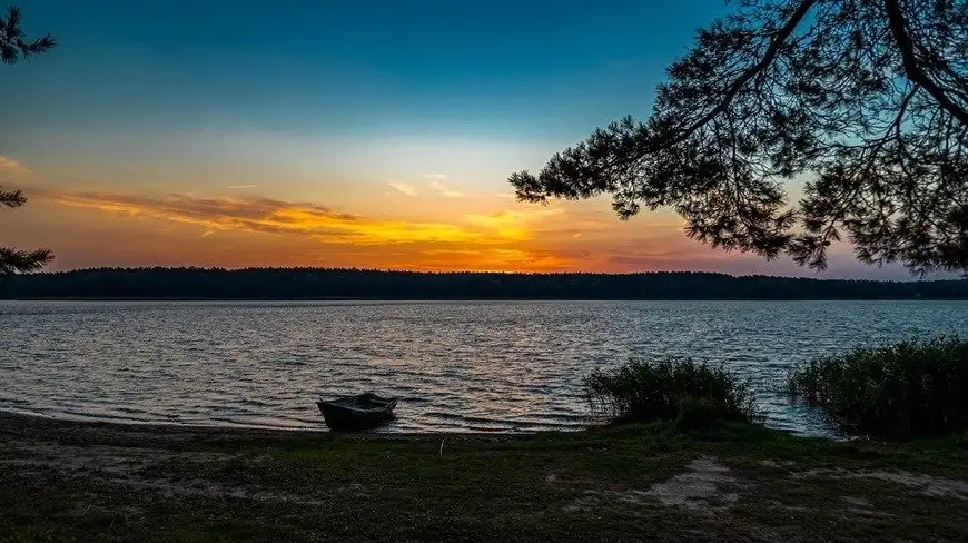 Dlaczego warto odwiedzić Mazury jesienią?