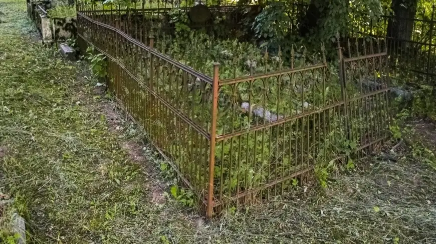 Zabytkowe, mazurskie cmentarze padają łupem złodziei