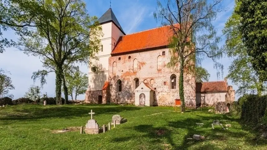 Mazury niezwykłe. Tajemnice kościoła w Bezławkach