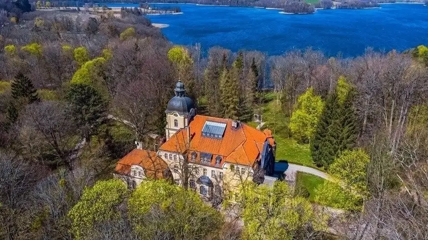 Szlakiem mazurskich pałaców. Warto je obejrzeć