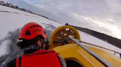 Mazurskie jeziora pomału zamarzają. Jednak ratownicy apelują o rozwagę