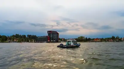 Policjanci na mazurskich jeziorach ukarali czterech sterników. Wytwarzali fale