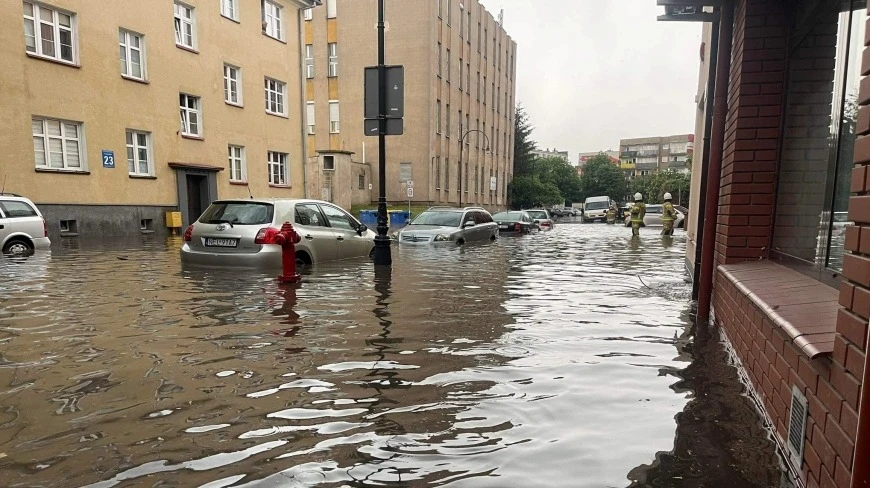 Ełk pod wodą. Ciężka sytuacja pogodowa na Mazurach