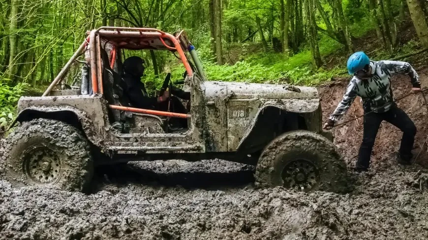 Offroad na Mazurach. Gdzie warto pojeździć terenówką?