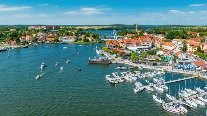 Zderzenie dwóch łodzi na jeziorze Mikołajskim