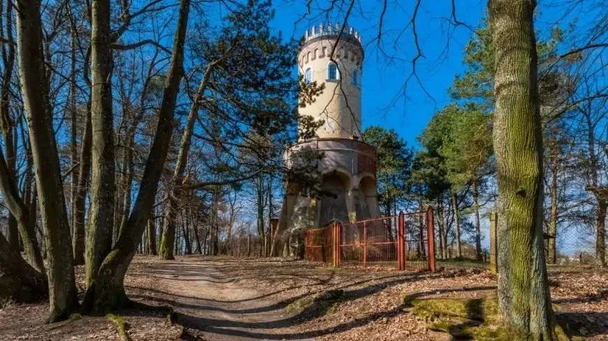 Wieża Bismarcka w Mrągowie. Świadek historii i jeden z najbardziej unikatowych punktów widokowych na Mazurach