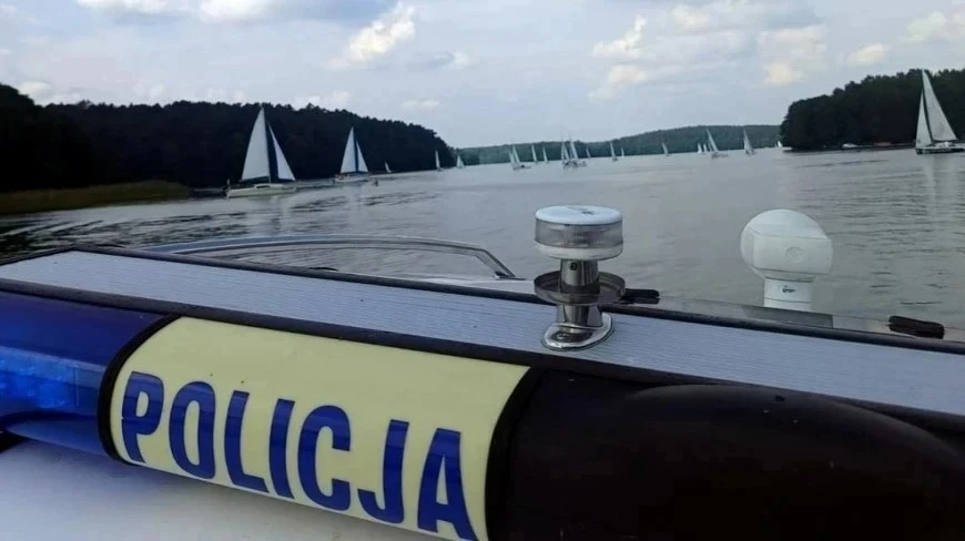Dramatyczna akcja w Węgorzewie na Mazurach. Ucieczka łodzią, nielegalny alkohol i zakazy sądowe