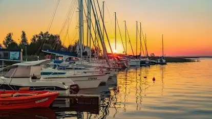 Wrześniowy wschód słońca w Wilkasach - porty AZS i PTTK Wilkasy