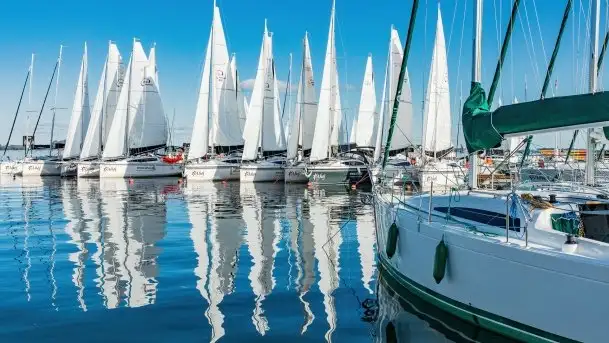 Suszenie żagli nad jeziorem Niegocin, Wilkasy