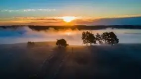 Październikowy wschód słońca, mgły i szron - zdjęcie 2