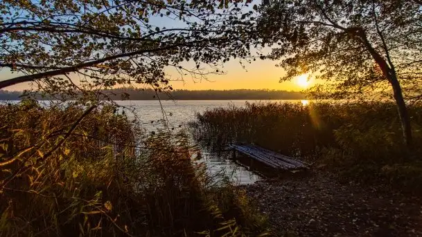Wschód słońca nad jeziorem Kruklin, październik 2021 r.