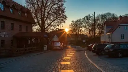 Zachód słońca w Rynie nad jeziorem Ryńskim, październik 2021 r.