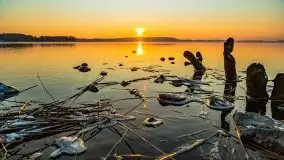 Styczniowy zachód słońca nad jeziorem Święcajty, 2022 r. - zdjęcie 1