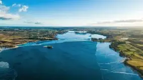 Zimowa sceneria nad plażą przy jeziorze Szóstak - zdjęcie 18