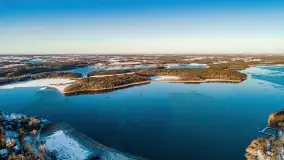 Wschód słońca nad Giżyckiem i jeziorami Niegocin i Kisajno z drona - zdjęcie 4