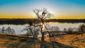 Zachód słońca nad grodziskiem Święta Góra i jeziorem Wojnowo, luty 2022 r. - zdjęcie 1