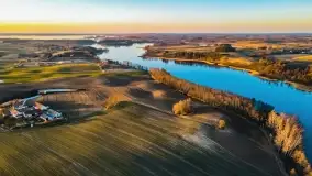 Zachód słońca nad grodziskiem Święta Góra i jeziorem Wojnowo, luty 2022 r. - zdjęcie 9