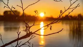 Zachód słońca nad grodziskiem Święta Góra i jeziorem Wojnowo, luty 2022 r. - zdjęcie 18