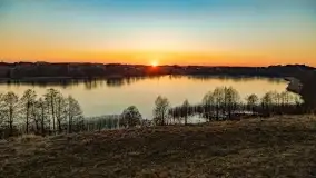 Zachód słońca nad grodziskiem Święta Góra i jeziorem Wojnowo, luty 2022 r. - zdjęcie 39