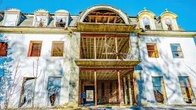 Ruiny pałacu z początku XX wieku w Notyście - zdjęcie 13