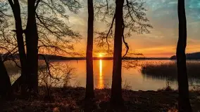 Zachód słońca nad jeziorem Dobskim, marzec 2022 r. - zdjęcie 14