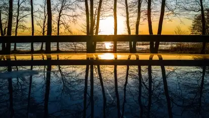 Zachód słońca nad jeziorem Dargin, marzec 2022 r.