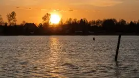 Zachód słońca nad jeziorem Boczne, widoczny z Rydzewa - zdjęcie 19