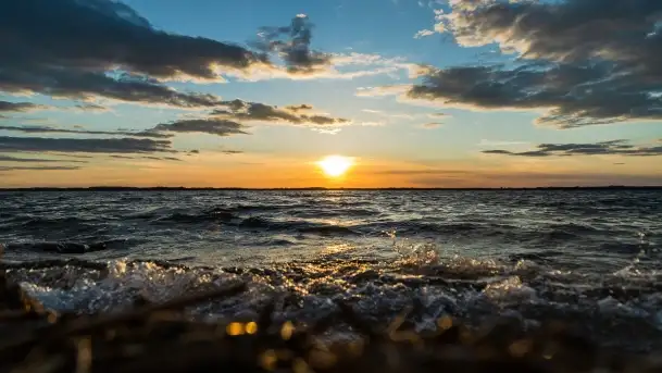 Zachód słońca nad jeziorem Dobskim, kwiecień 2022