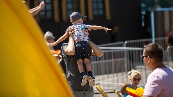Fotorelacja z muzycznego i sportowego rozpoczęcia wakacji w Mikołajkach - zdjęcie 7
