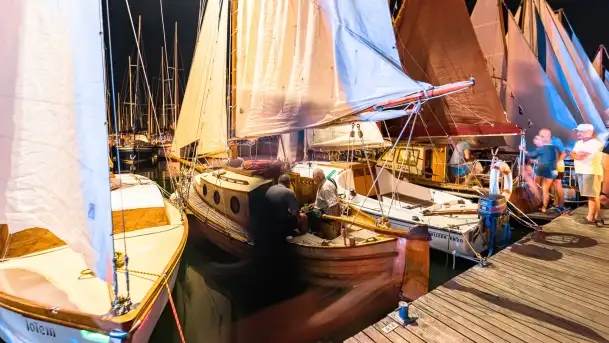 Nocne zdjęcia z XXIII zlotu klubu Jacht Oldtimet, Stranda, sierpień 2022 - zdjęcie 1