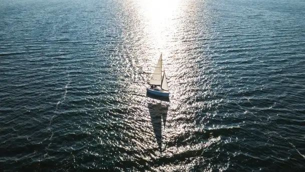 Sasanka Viva 700 dzielnie żegluje po jeziorze Dargin - zdjęcie 1