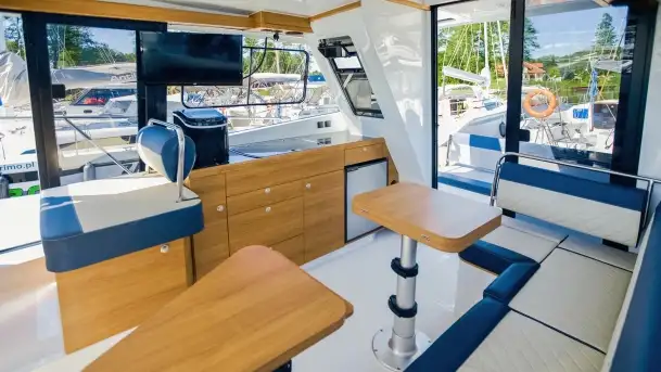 Platinum 35 - jacht produkowany na Mazurach, w stoczni w Giżycku - zdjęcie 2