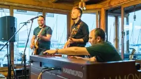 Grają na Mazurach - Blue Card - zdjęcie 1