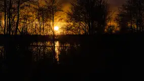 Grudniowy zachód słońca nad jeziorem Łabap - zdjęcie 17