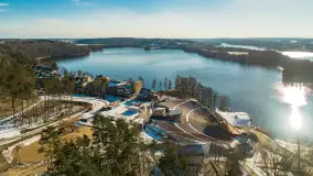 Zimowe Mrągowo, nad jeziorem Czos, okolice amfiteatru z drona - zdjęcie 20