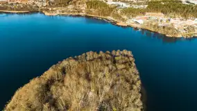 Zimowe Mrągowo, nad jeziorem Czos, okolice amfiteatru z drona - zdjęcie 40