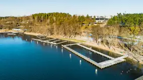 Zimowe Mrągowo, nad jeziorem Czos, okolice amfiteatru z drona - zdjęcie 32