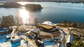 Zimowe Mrągowo, nad jeziorem Czos, okolice amfiteatru z drona - zdjęcie 15