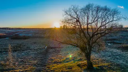 Zachód słońca nad jeziorem Gołdopiwo, marzec 2023 r.