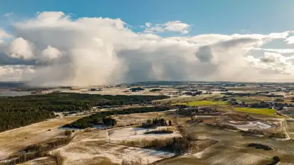 Komórki śniegowe widziane z góry, marzec 2023 r.