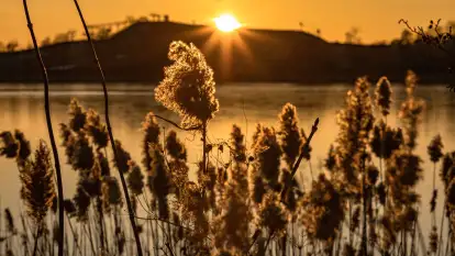 Zachód słońca nad jeziorem Tałty, końcówka lutego 2023 r.