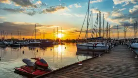 Zachód Słońca w Tle Dla Mew, jezioro Boczne, maj 2023 r. - zdjęcie 1