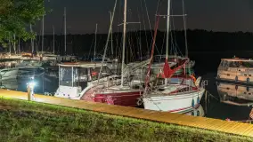 Nocne zdjęcia portu Łabędzi Ostrów, lipiec 2023 r. - zdjęcie 35