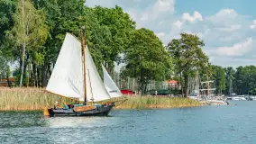 Oldtimery w Strandzie i na jeziorze Kisajno, sierpień 2023 r. - zdjęcie 101