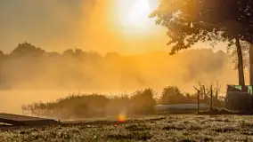Wrześniowy i mglisty wschód słońca nad jeziorem Mój - zdjęcie 9