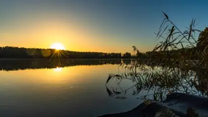 Wschód słońca nad jeziorem Iławki